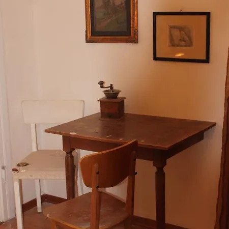 Peggy Oda ve Kahvaltı Trieste