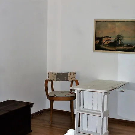 Peggy Oda ve Kahvaltı 4*